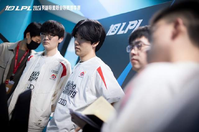 让我们以传 让我们以传